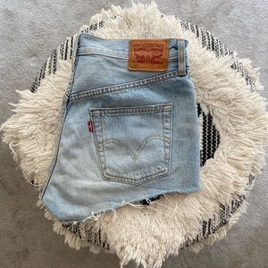 Distressed Levi Shorts // lightly used